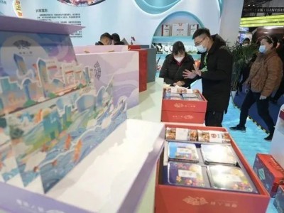龙港的烤虾也是一大特色。据林敏介绍，当地烤虾多以微波炉烤制为主，四五斤虾才能烤出1斤虾干，相对较干，但尤为鲜香。

“好像现在温州鸭舌在外的名声还要盛一些，但温州本地人对烤虾的热衷有过之而无不及。”一位来自龙港，现在杭州工作的林女士在试吃时向记者表示。