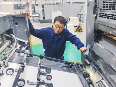
印厂过年|春节我在岗!印刷人过年"不打烊"