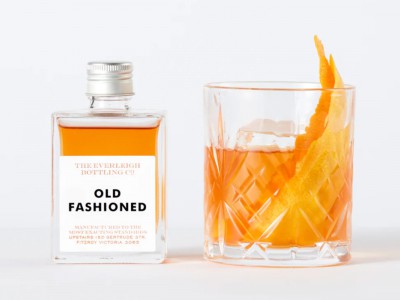 The Ever Leigh Bottling Co
via：TCYK Design
设计从复古香水瓶中获得主要灵感，品牌和设计机构开发了四种精心制作的饮料口味。
