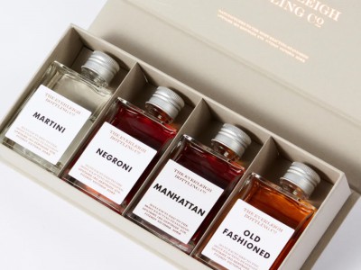 The Ever Leigh Bottling Co
via：TCYK Design
设计从复古香水瓶中获得主要灵感，品牌和设计机构开发了四种精心制作的饮料口味。
